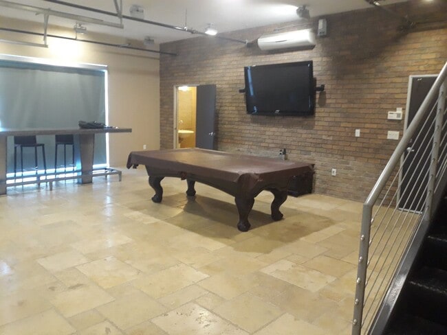 Building Photo - MOVE IN READY  Fully Furnished **Gorgeous ...