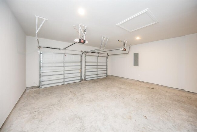 Building Photo - 29819 Breezy Pnes Lp