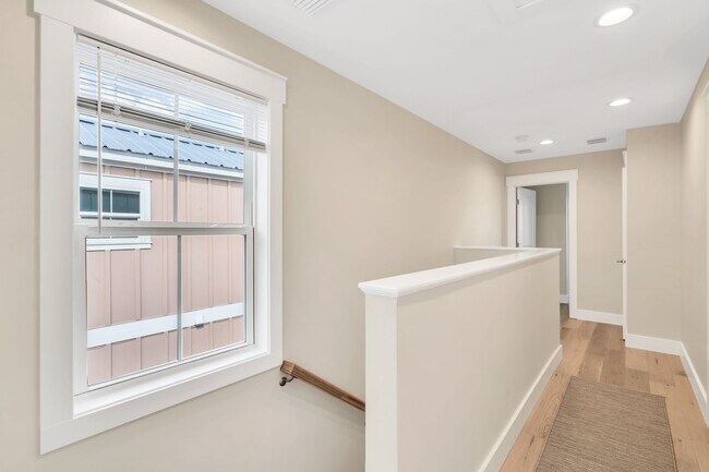 Building Photo - **25% OFF FIRST MONTHS RENT IF YOU OCCUPY ...
