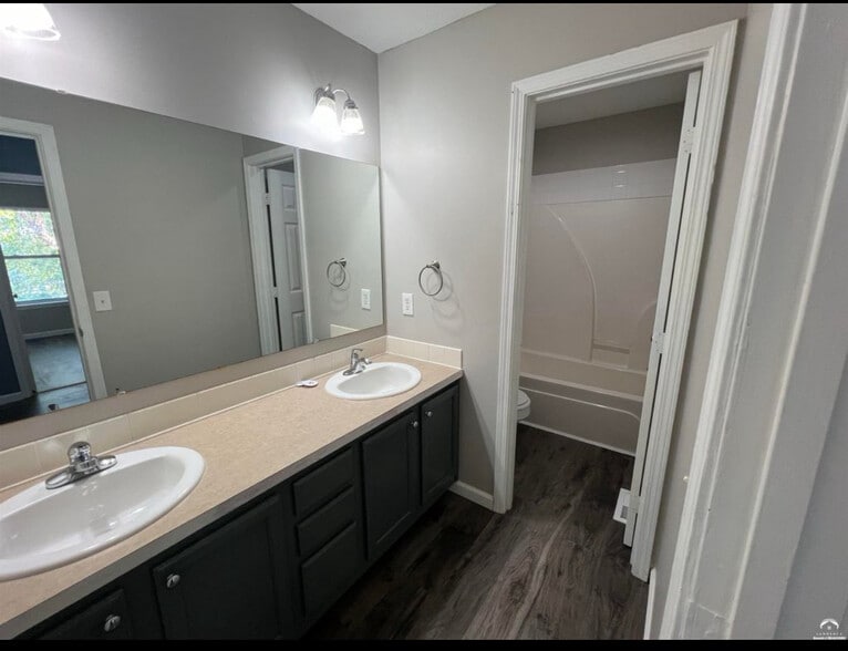 Building Photo - 2529 Morningside Dr