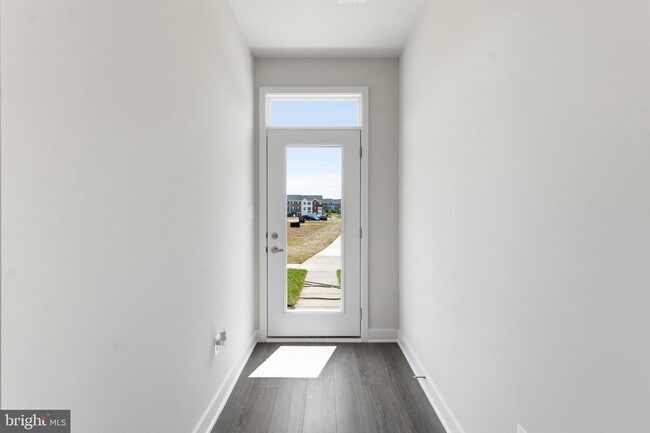 Building Photo - 16130 Hyde Pk Pl