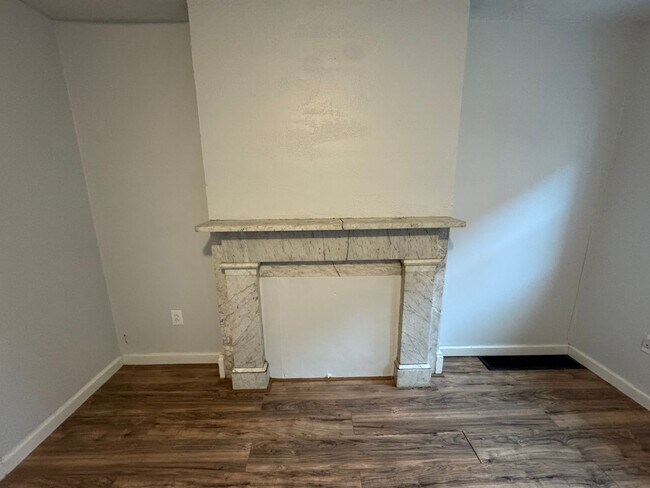 Building Photo - Charming 5BR Home in the Heart of Pittsbur...