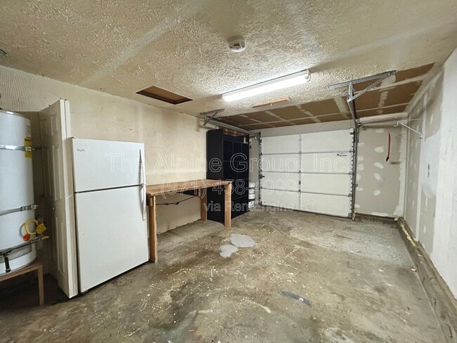 Building Photo - 4905 SW 152nd Ave