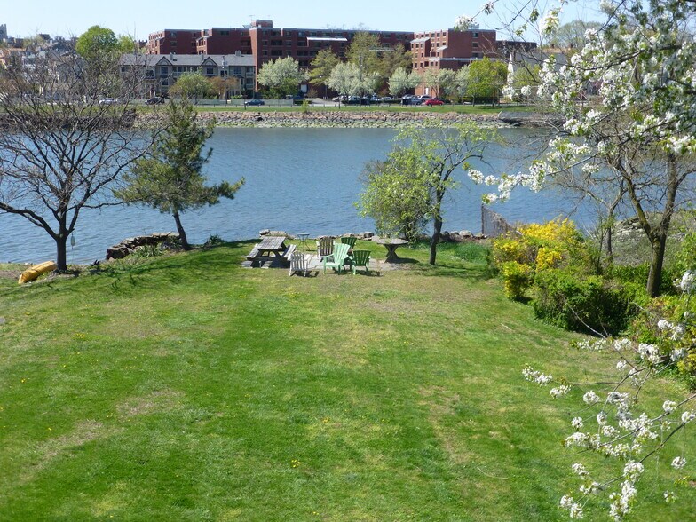 Building Photo - 642 Quinnipiac Ave