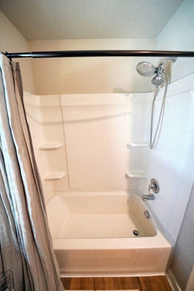 Building Photo - Upgraded Single-Story Home in the Desirable Vista Ridge Subdivision - Realtor Commission: $600