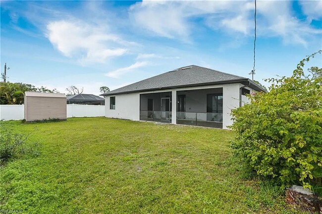 Building Photo - Spacious 4 Bedroom, 3 Bath Single-Family H...