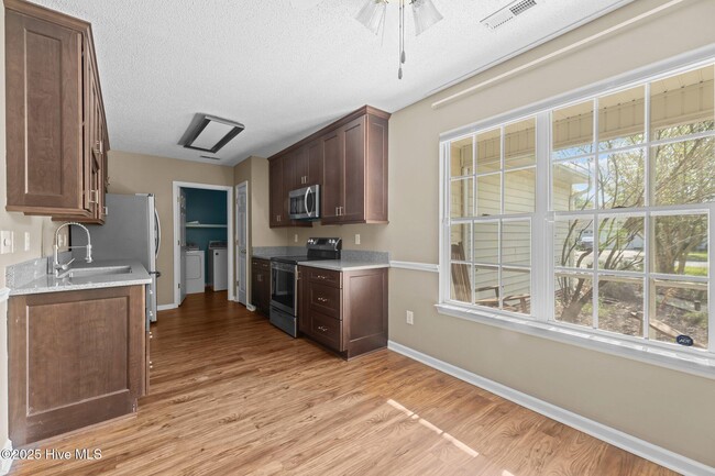 Building Photo - 104 Monterey Cir