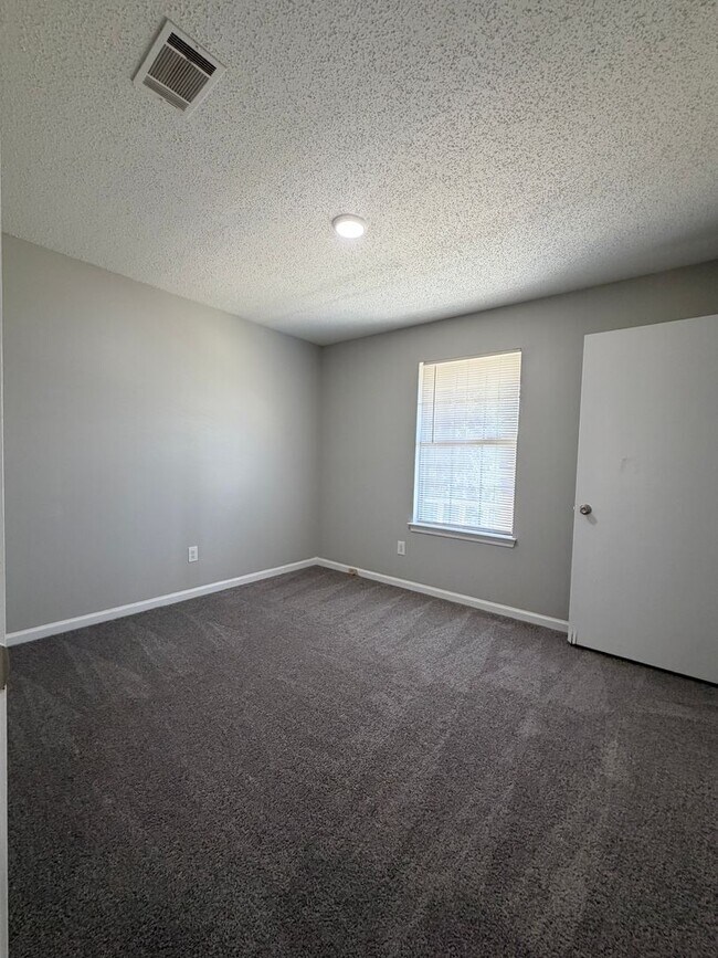 Building Photo - Beautiful Home Ready for You!