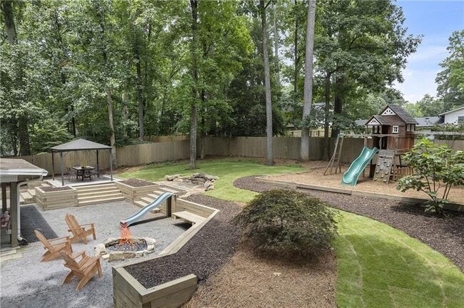 Building Photo - 3981 Longview Dr