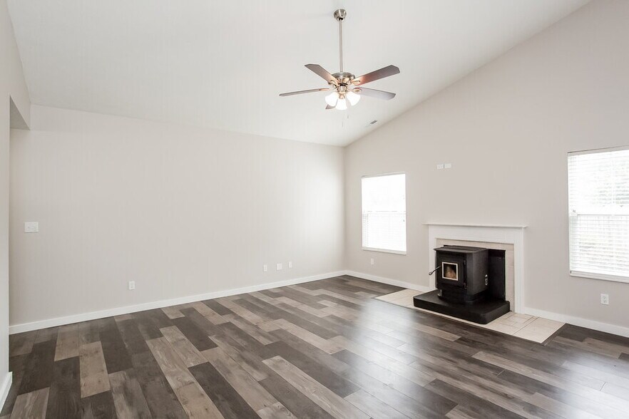 Building Photo - 5620 Willowridge Ct