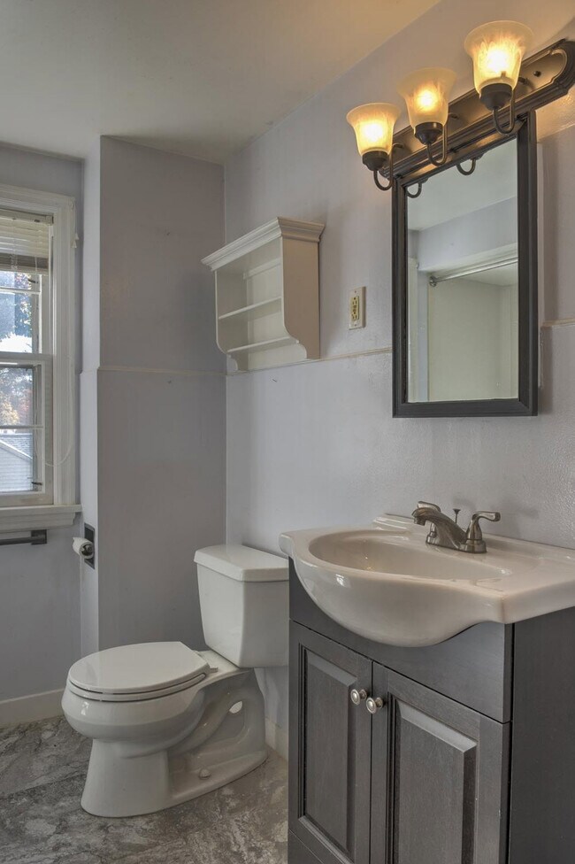 Building Photo - 35 Hastings Ave