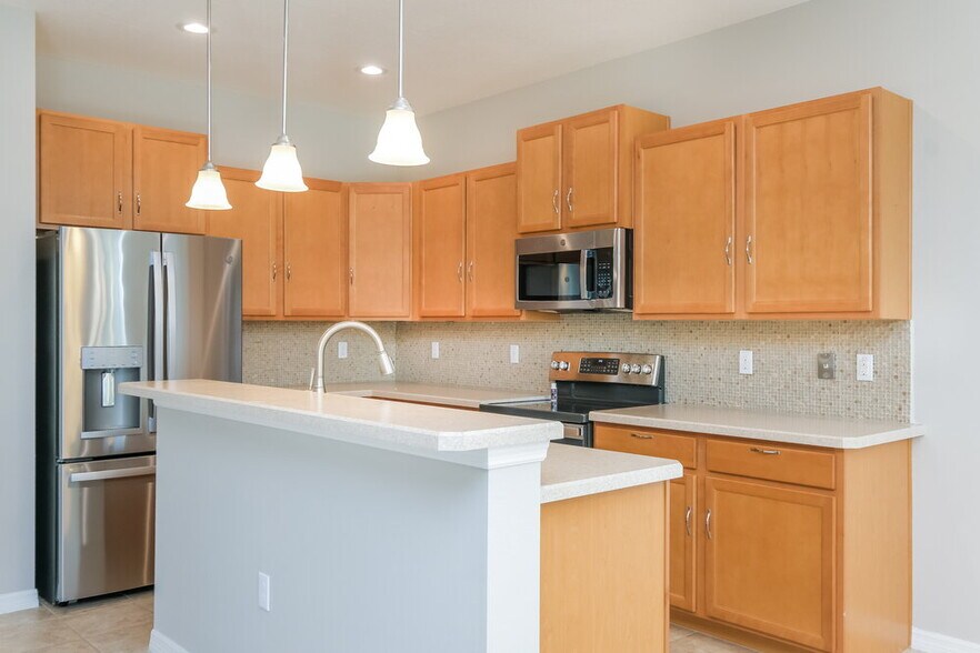 Building Photo - 6222 Twin Bridges Dr