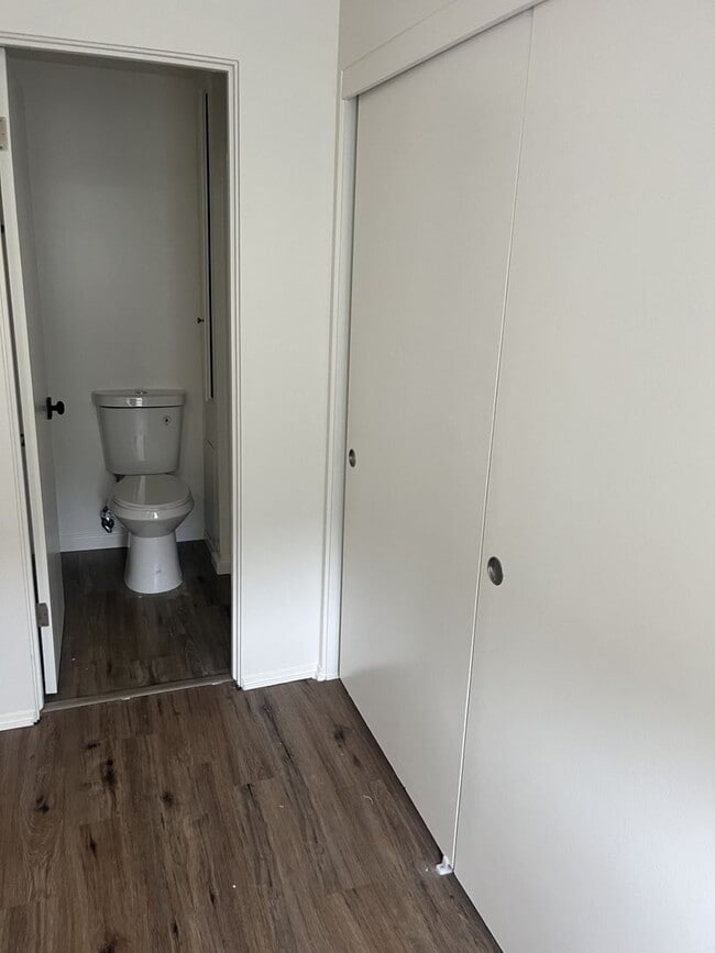 Building Photo - 2 Bedroom/ 2 Bath Condo with Community Pool