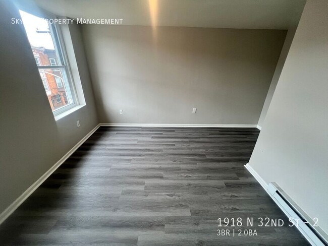 Building Photo - Newly Renovated 3 Bedroom Apartment For Re...