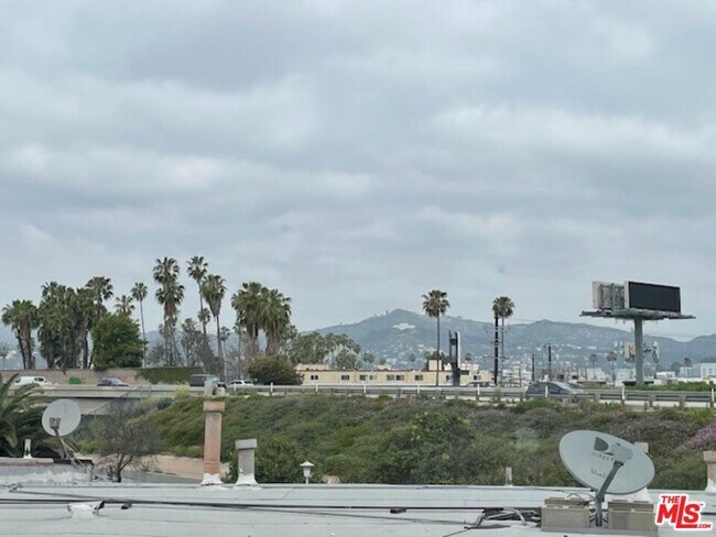 Building Photo - 639 Alexandria Ave