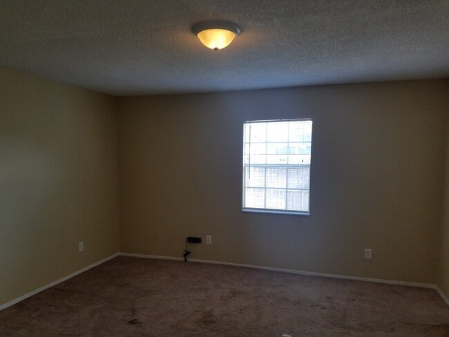 Building Photo - 2-Bedroom, 1-Bathroom Home in Winter Haven