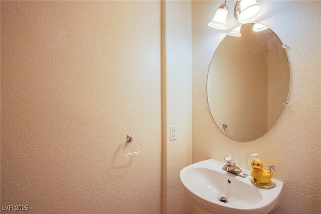 Building Photo - 7461 Mission Palm St