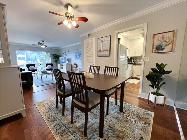 Building Photo - 6239 Bay Club Dr