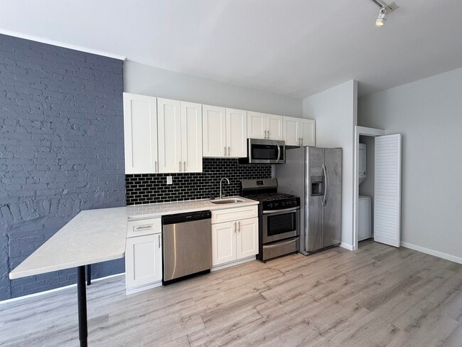 Building Photo - 332 Communipaw Ave