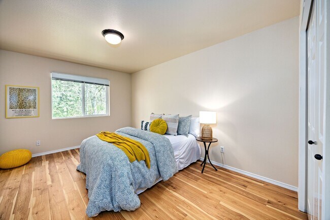 Building Photo - 3 Bedroom Rambler in Quiet Port Orchard Lo...