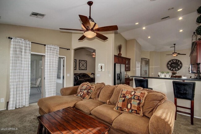 Building Photo - Gorgeous Chandler home with pool!
