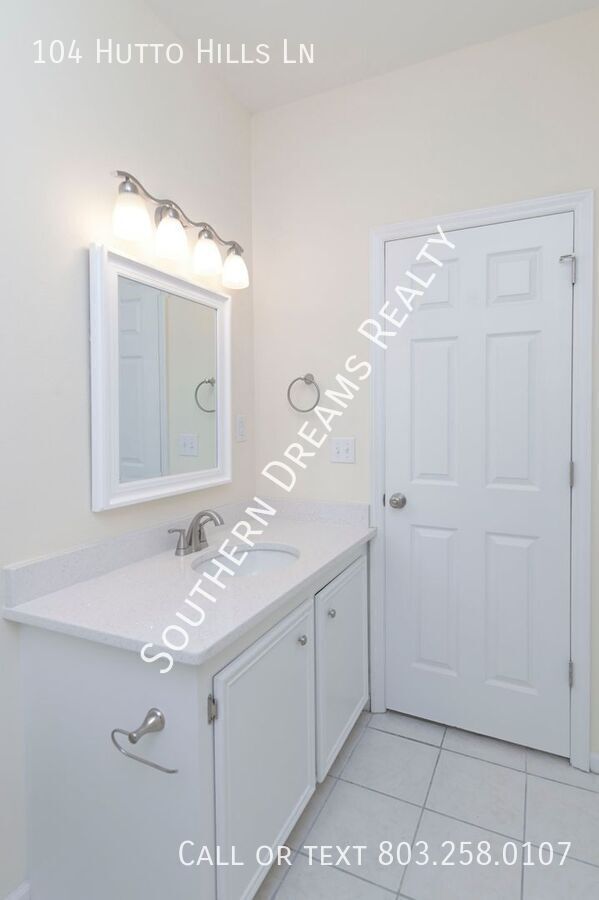 Building Photo - 104 Hutto Hill