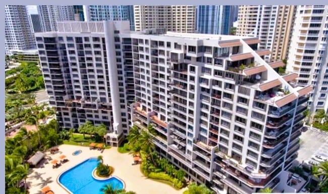 Building Photo - 540 Brickell Key Dr
