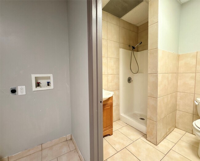 Building Photo - 2036 Avenue F