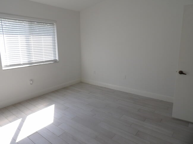 Building Photo - 3800 N Jog Rd