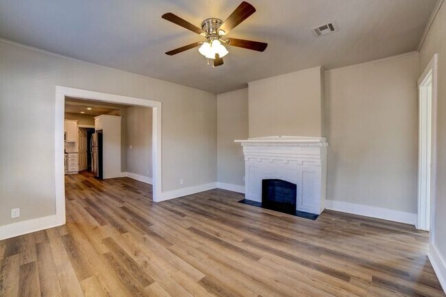 Building Photo - Dreamy Craftsman 3/2 Expertly Remolded