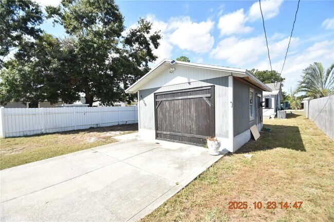 Building Photo - 4520 Burlington Ave N