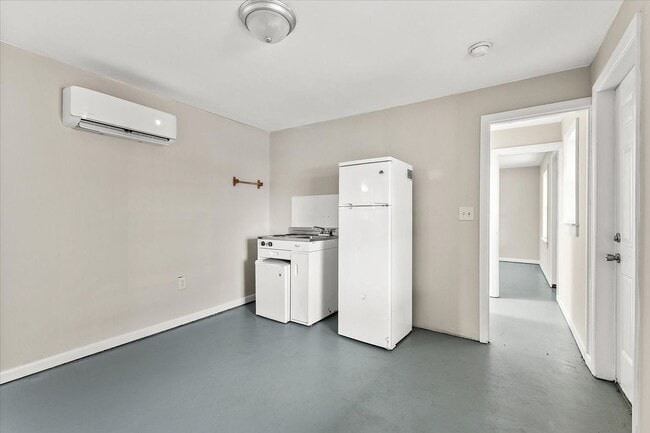 Building Photo - 205 E Main St