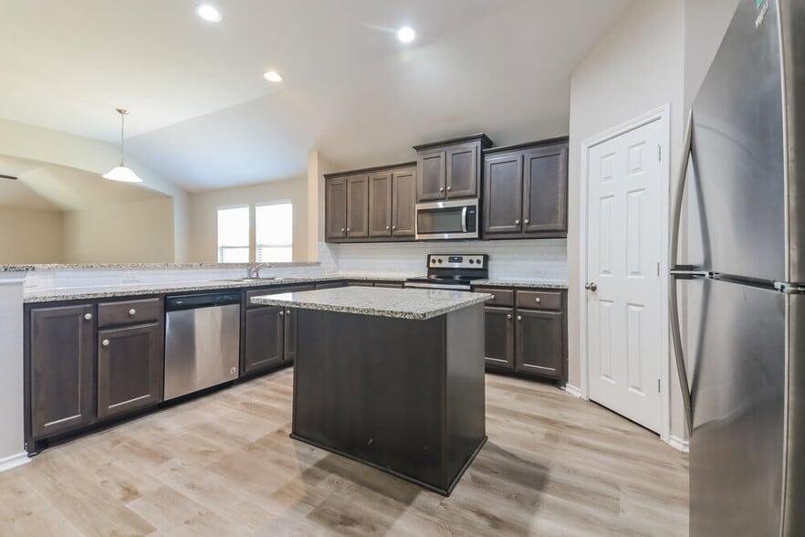 Building Photo - 4713 Joshua Dr