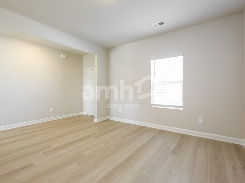 Building Photo - 782 Treeline Rd