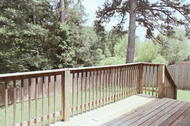 Building Photo - 205 Windcrest Cir