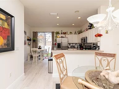 Dining 5 - 11658 Declaration Dr