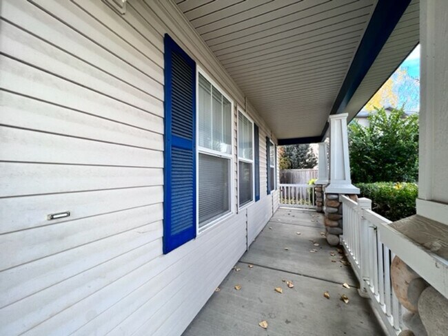 Building Photo - 3137 W Pudu St