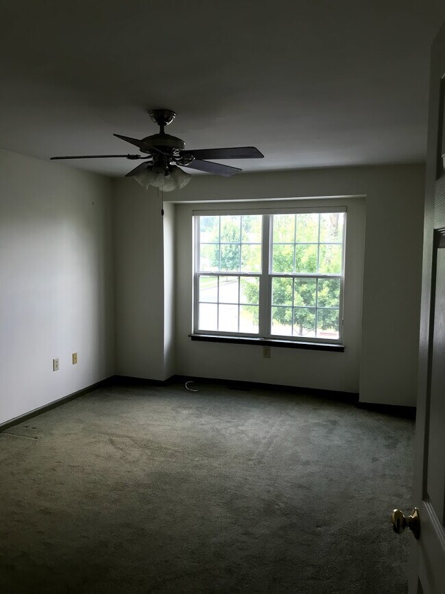 Building Photo - 1624 Macintosh Way