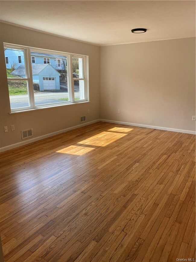 Building Photo - 18 Mountain Rd