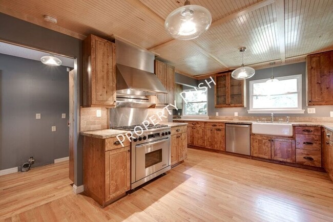 Building Photo - 303 Windmere Dr
