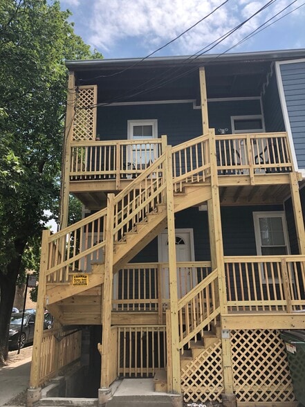 Building Photo - 702 W Schubert Ave