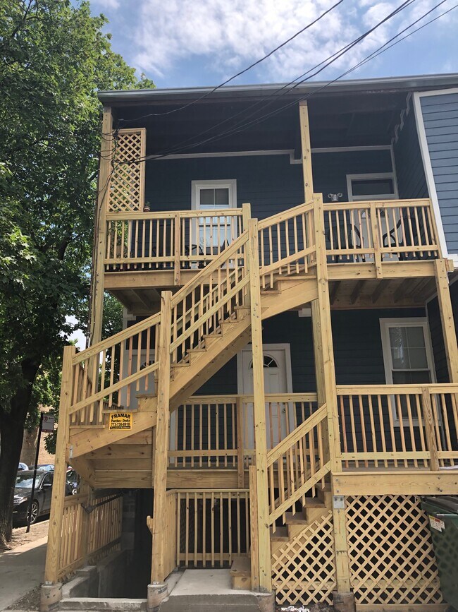 Building Photo - 702 W Schubert Ave