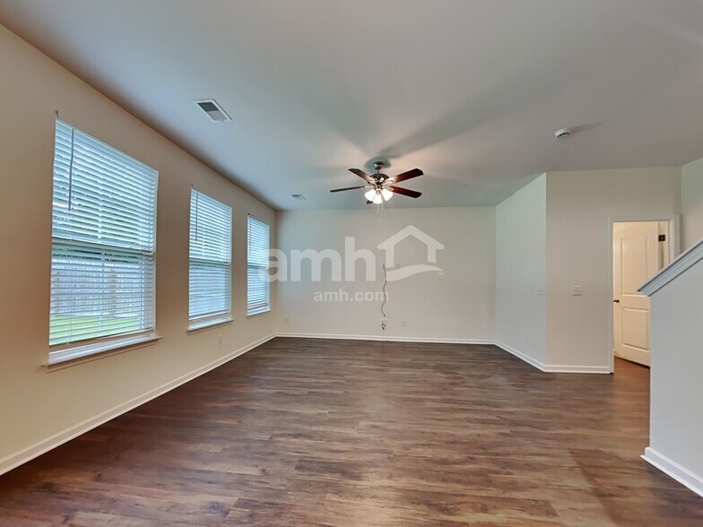 Building Photo - 1360 Hermitage Ln