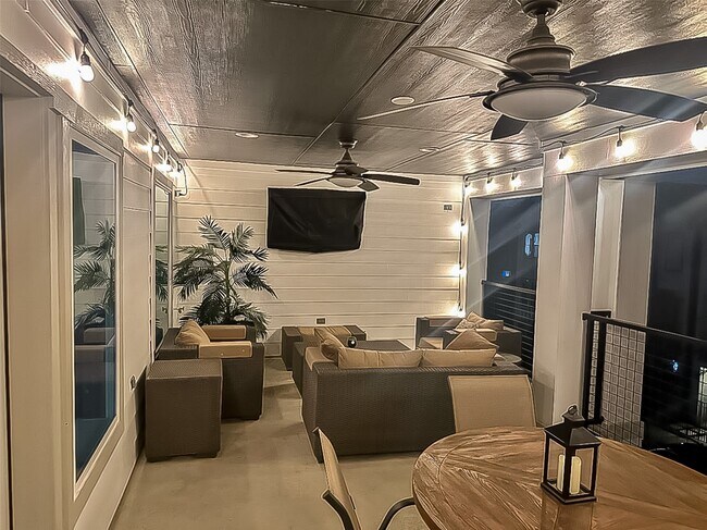 Building Photo - 909-A W 35th St