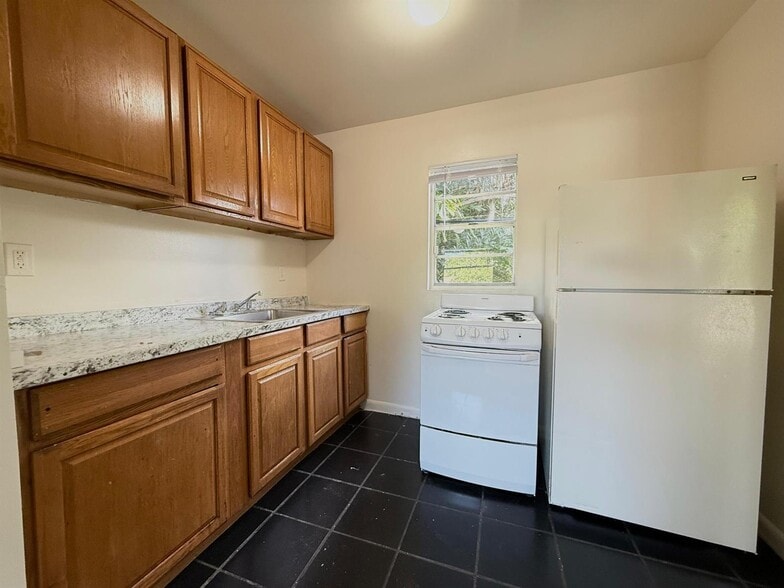 Building Photo - 808 30th St