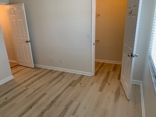 Building Photo - 2045 Hunters Glen Dr