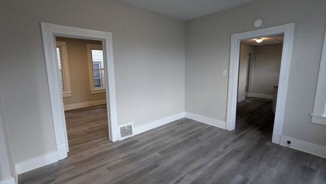 Building Photo - Charming 3-bedroom, 1.5-bathroom house loc...
