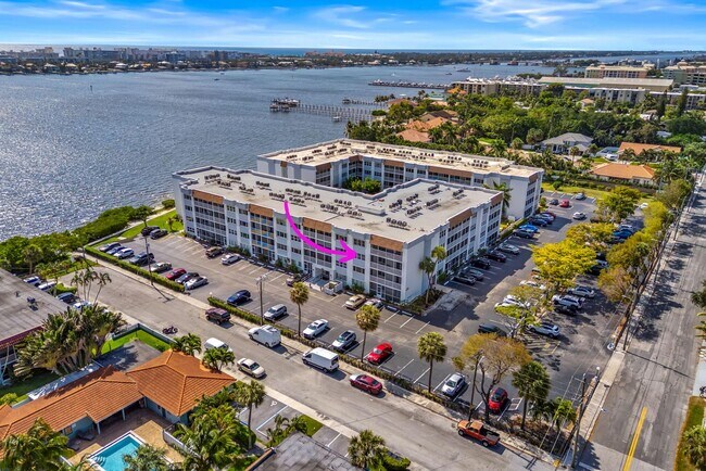 Building Photo - 1502 S Lakeside Dr