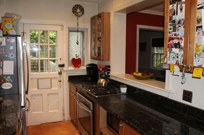 Building Photo - "Coming Soon" NW DC locale...3 level - 2/2.5 w/ off street parking  - 17 months only -