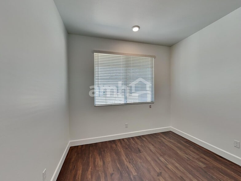 Building Photo - 17165 W Lawrence Ln